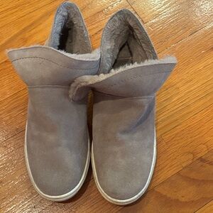 Gianni Bini Gray Suede Faux Fur Lined Slip on Shoes Sz 6